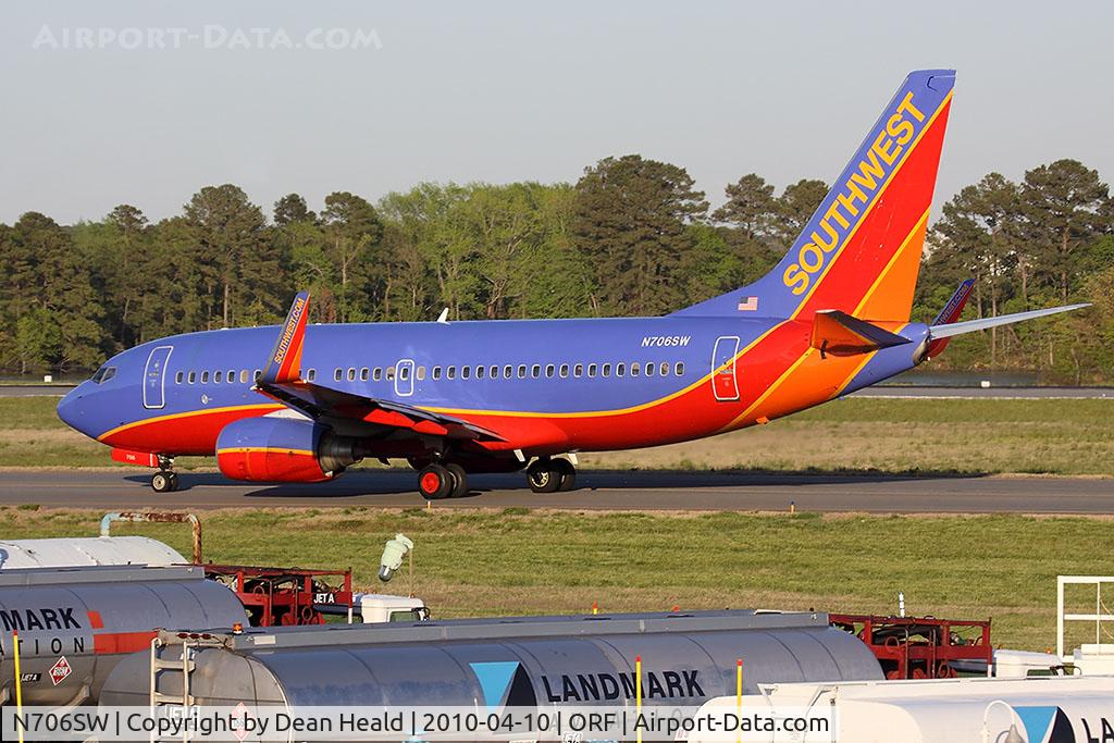 N706SW, 1998 Boeing 737-7H4 C/N 27840, Southwest Airlines N706SW (FLT SWA3685) taxiing to RWY 23 for departure to Baltimore/Washington Int'l (KBWI).