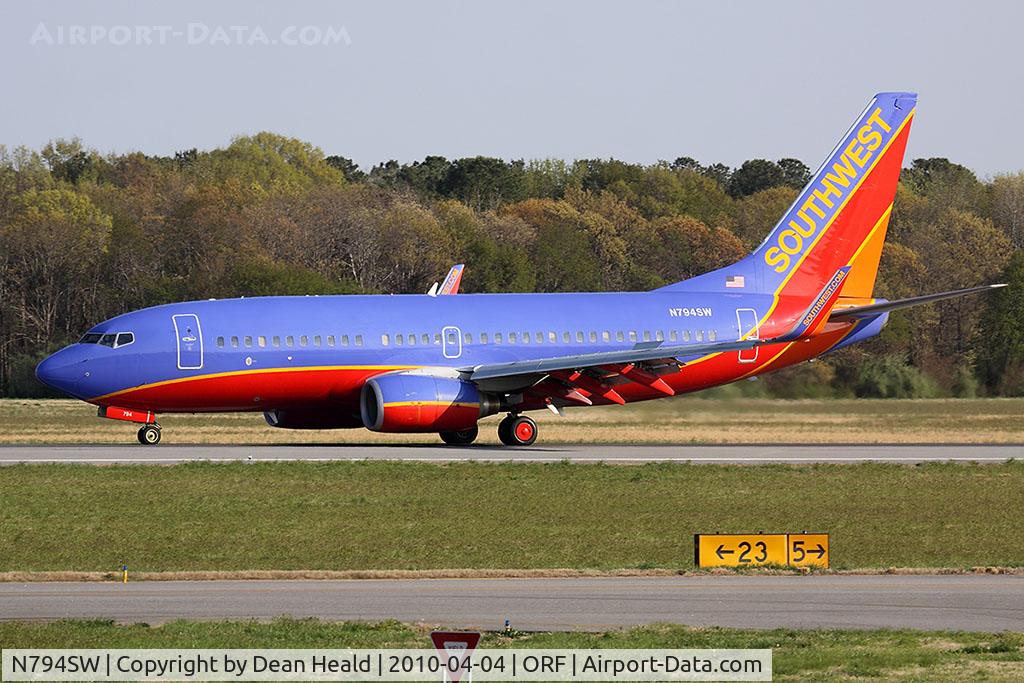 N794SW, 2001 Boeing 737-7H4 C/N 30605, Southwest Airlines N794SW (FLT SWA3760) from Jacksonville Int'l (KJAX) rolling out on RWY 5 after landing.