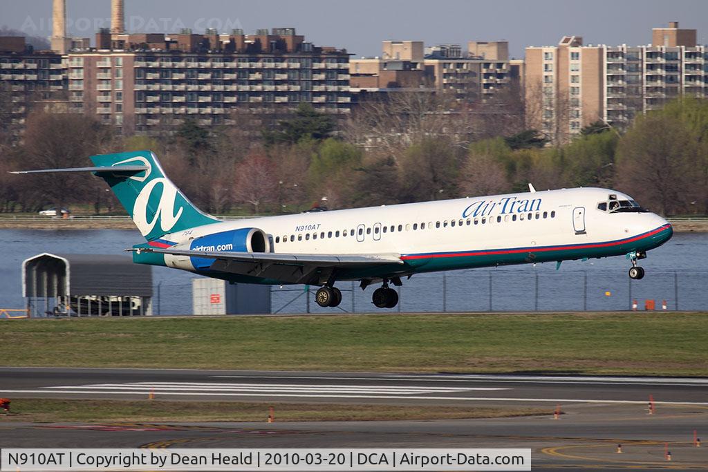 N910AT, 2001 Boeing 717-200 C/N 55086, airTran Airways N910AT (FLT TRS176) from Hartsfield-Jackson Atlanta Int'l (KATL) landing RWY 19.