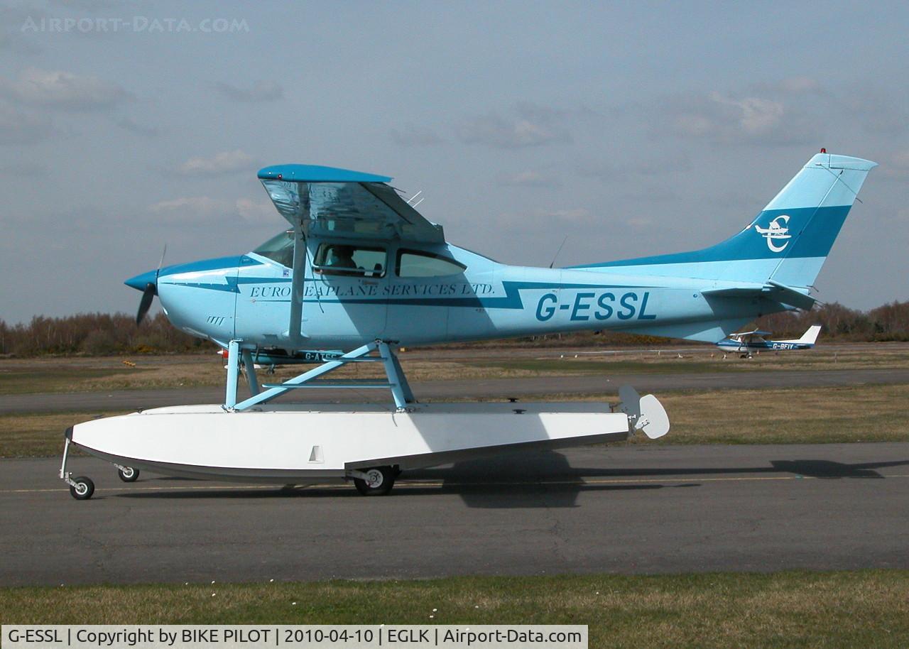 G-ESSL, 1981 Cessna 182R Skylane C/N 182-67947, SIERRA LIMA TAXYING PAST THE CAFE