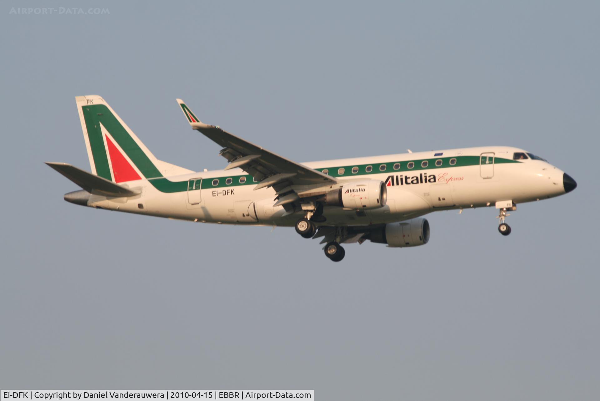 EI-DFK, 2004 Embraer 170LR (ERJ-170-100LR) C/N 17000033, Arrival of flight AZ148 to RWY 02