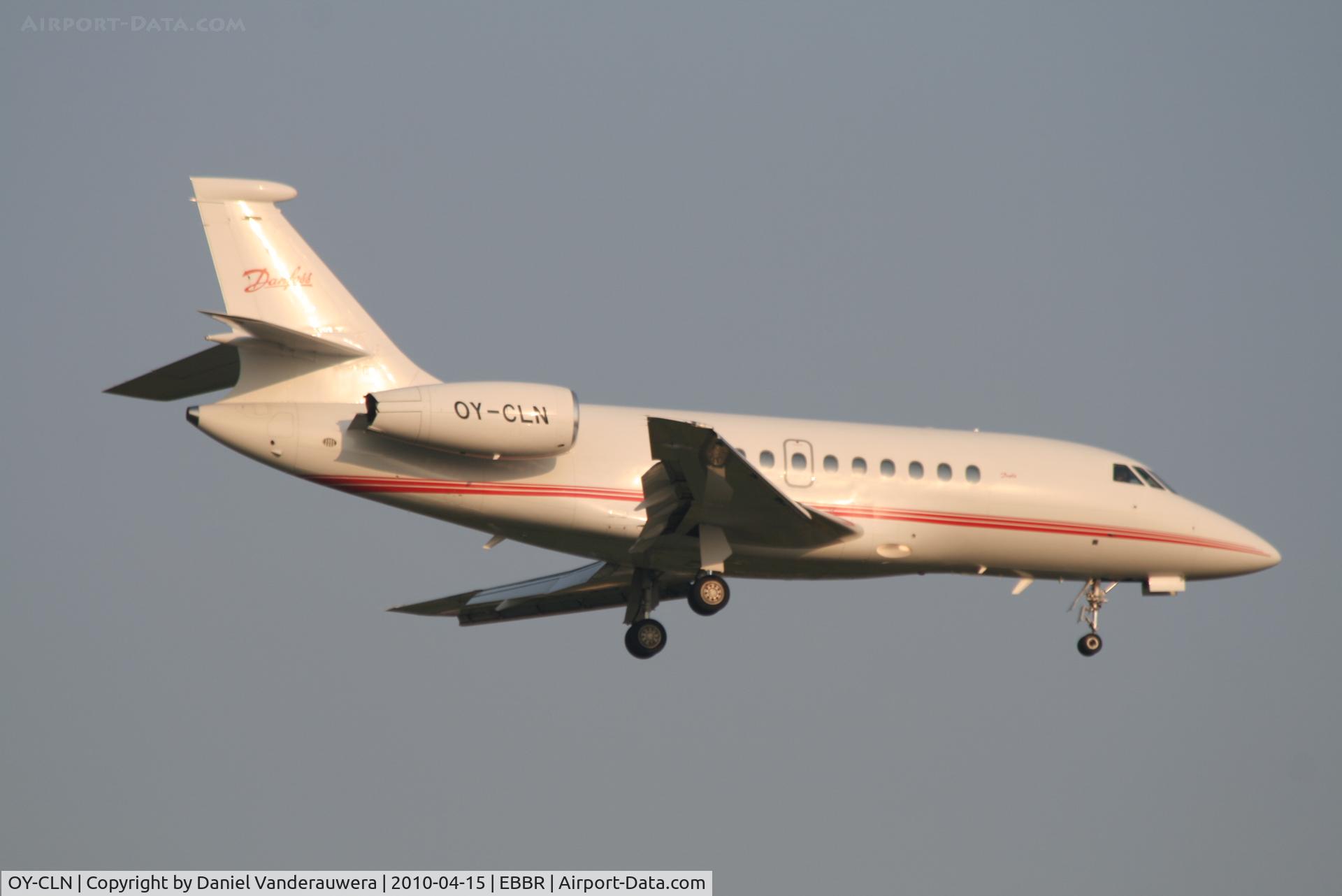 OY-CLN, 2004 Dassault Falcon 2000EX C/N 35, Arrival to RWY 02