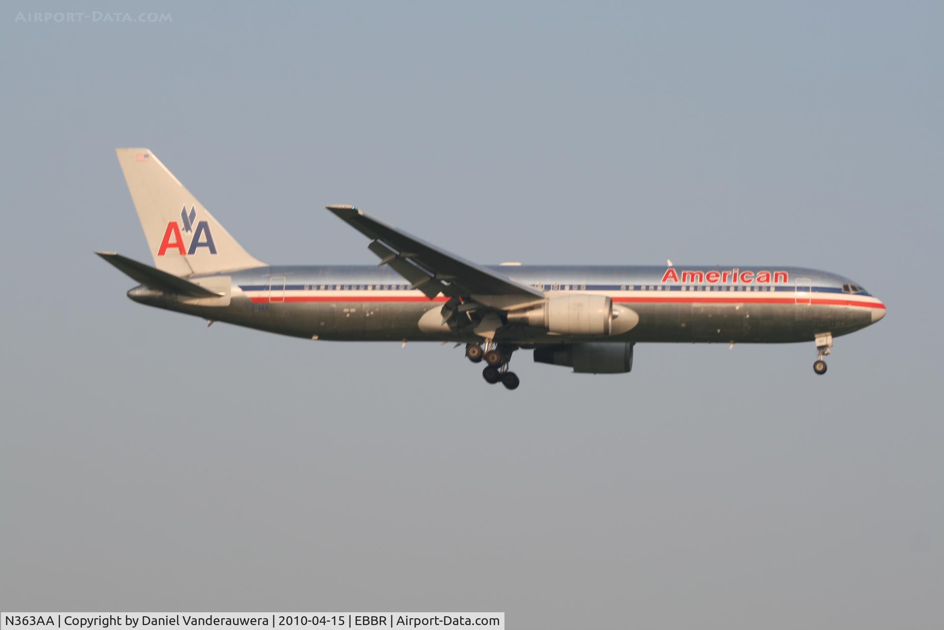 N363AA, 1988 Boeing 767-323 C/N 24044, Arrival of flight AA088 to RWY 02