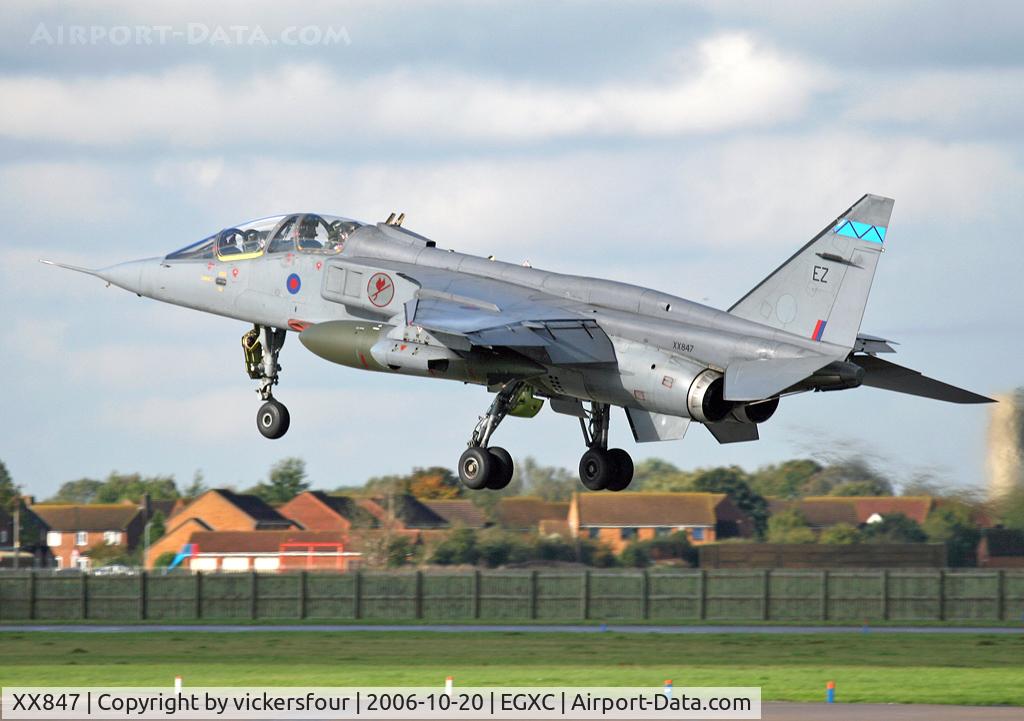 XX847, 1976 Sepecat Jaguar T.4 C/N B.35, Royal Air Force. Operated by 6 Squadron, coded 'EZ'.