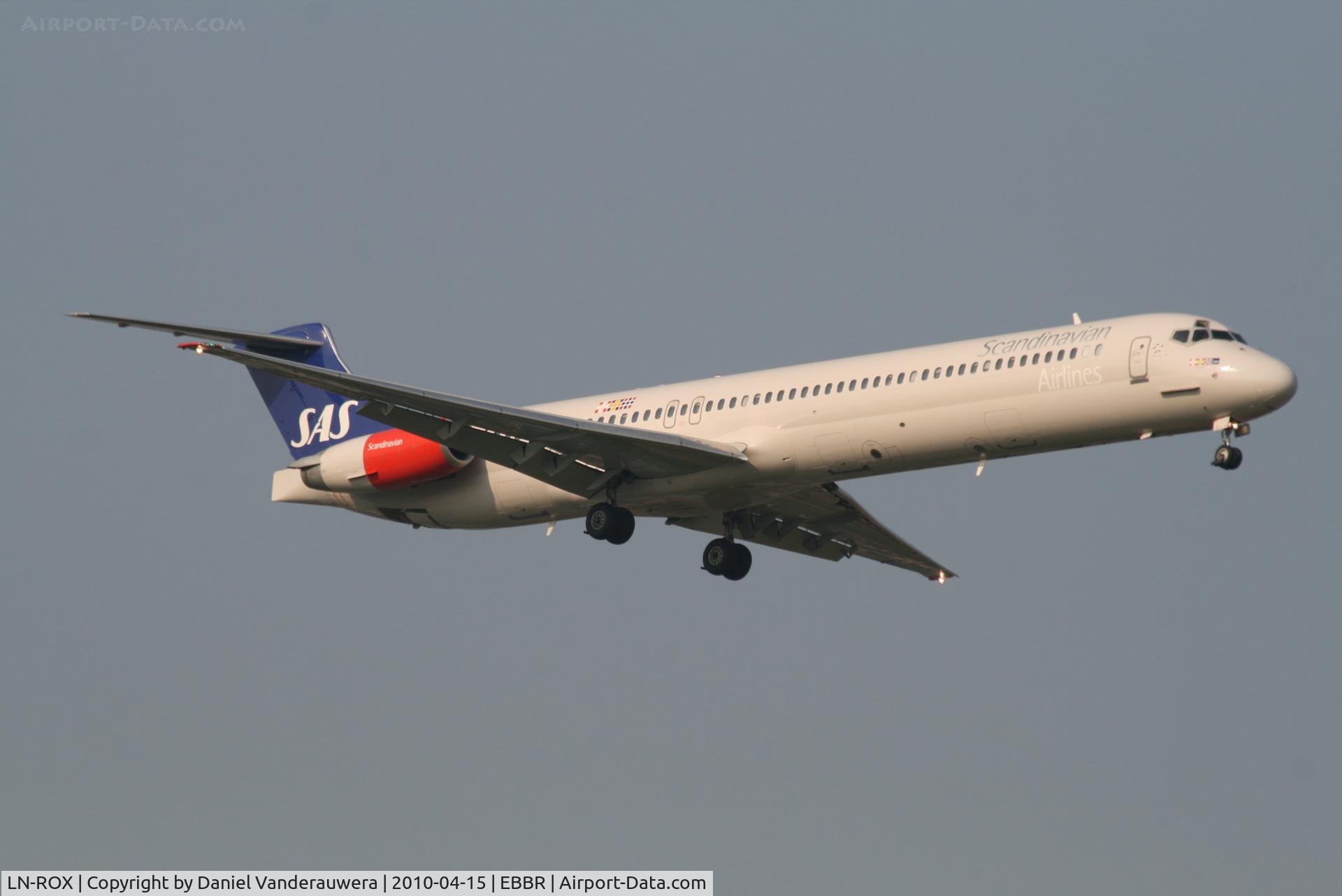 LN-ROX, 1988 McDonnell Douglas MD-82 (DC-9-82) C/N 49603, Arrival of flight SK593 to RWY 02