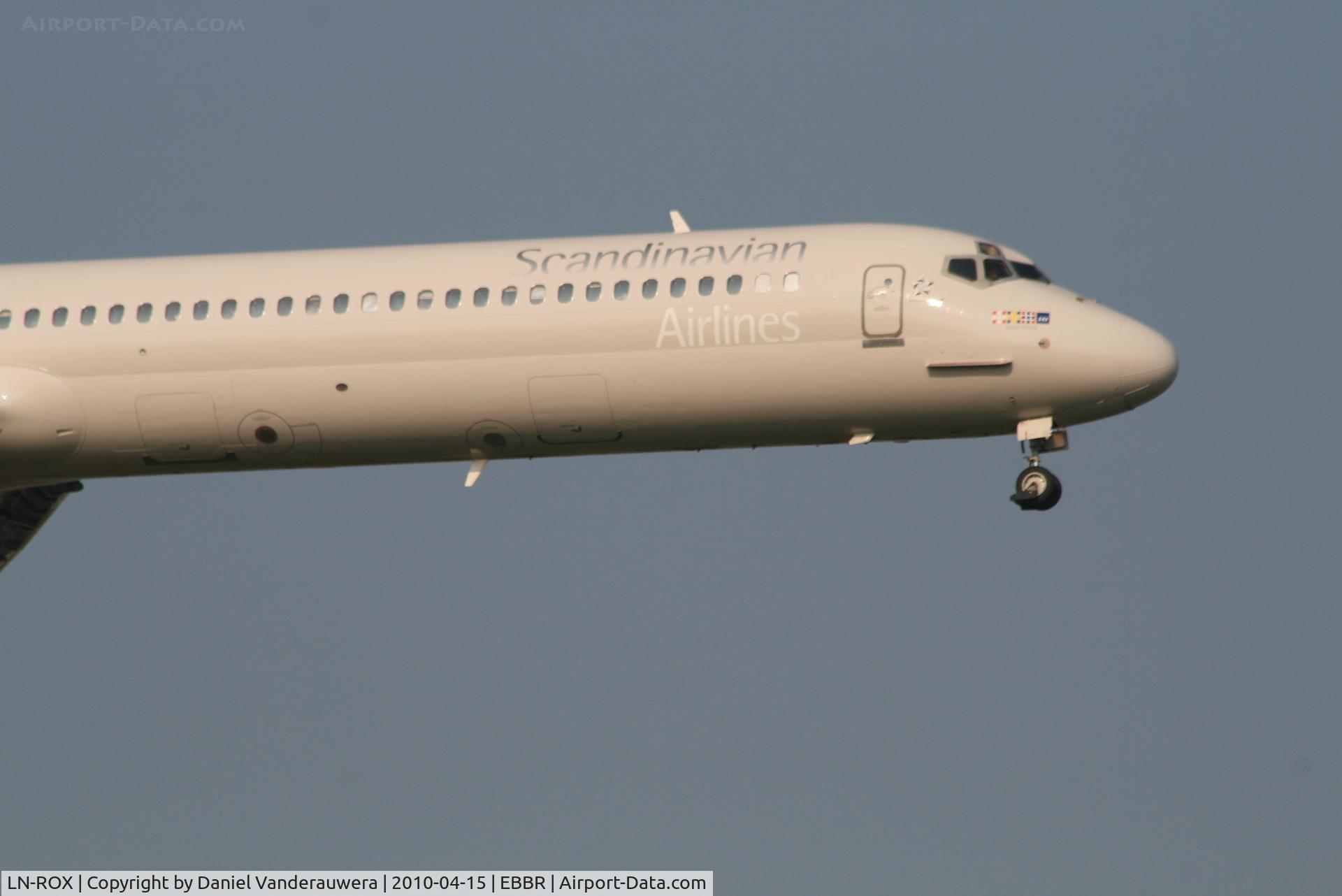 LN-ROX, 1988 McDonnell Douglas MD-82 (DC-9-82) C/N 49603, Arrival of flight SK593 to RWY 02