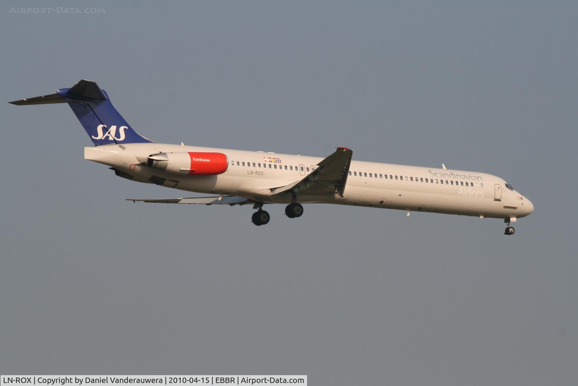 LN-ROX, 1988 McDonnell Douglas MD-82 (DC-9-82) C/N 49603, Flight SK593 is descending to RWY 02