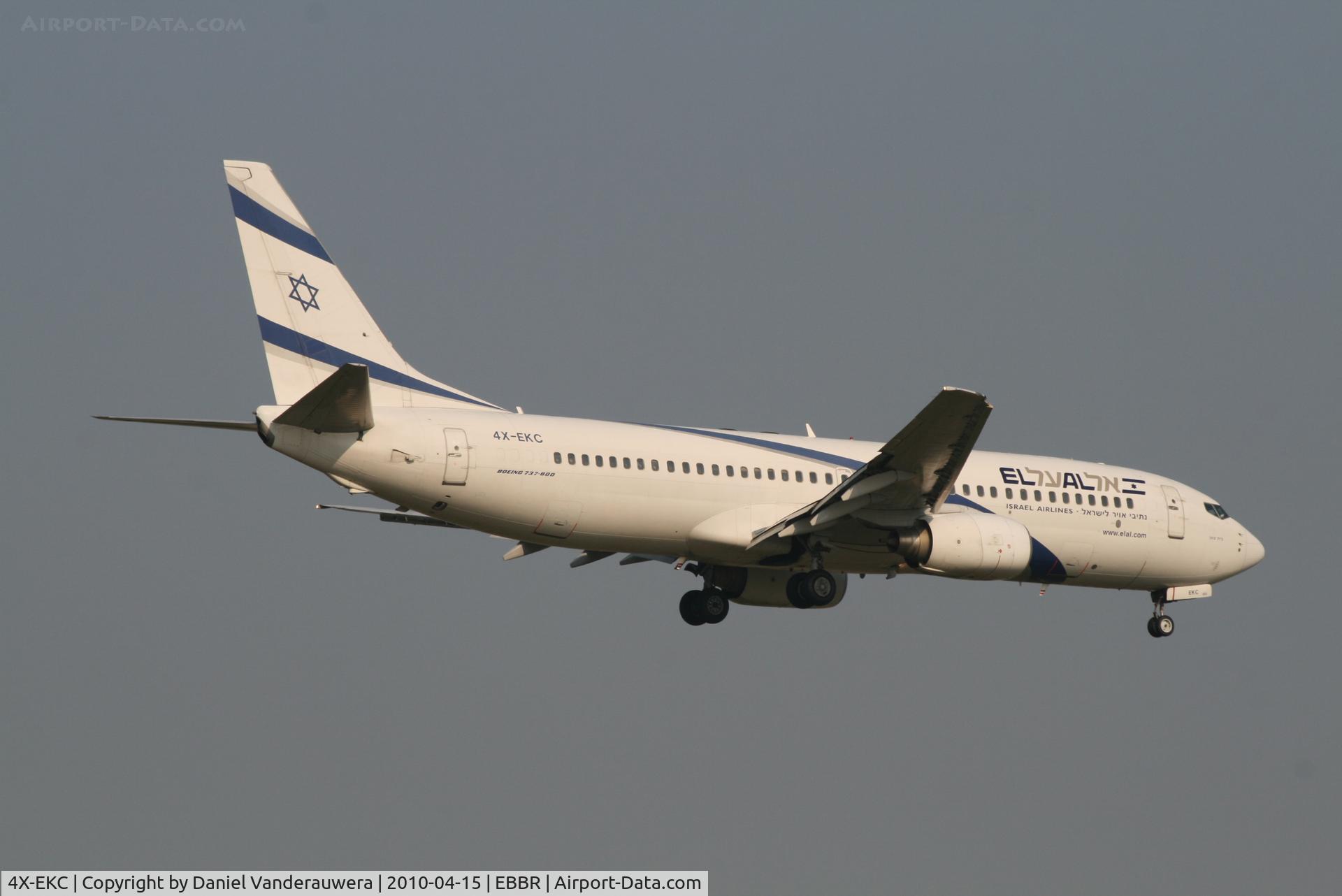 4X-EKC, 1999 Boeing 737-858 C/N 29959, Flight LY331 is descending to RWY 02