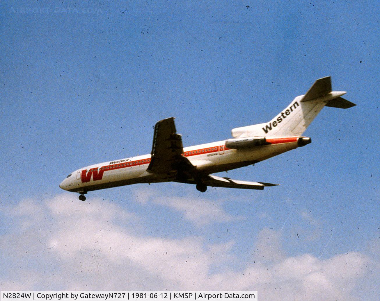 N2824W, 1977 Boeing 727-247F C/N 21329, Short finals to MSP rwy 29L.