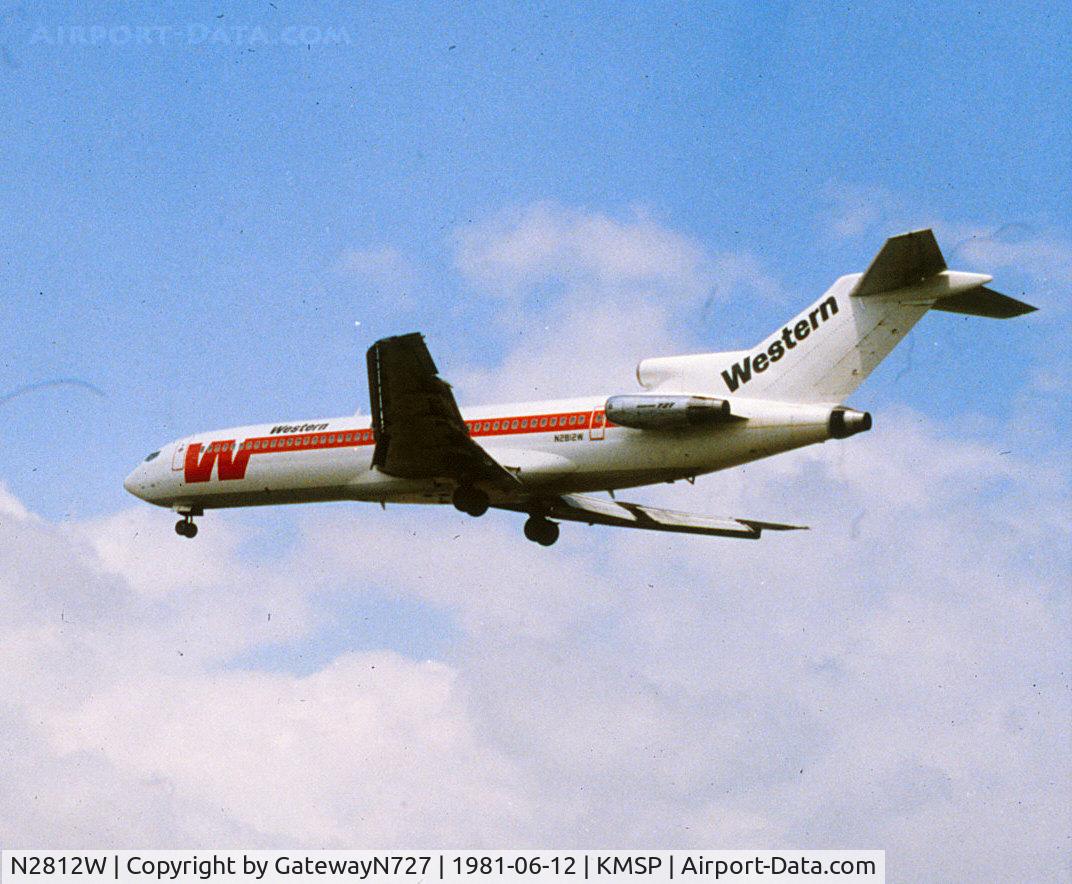 N2812W, 1974 Boeing 727-247/Adv(F) C/N 20868, Short finals to KMSP rwy 29L.