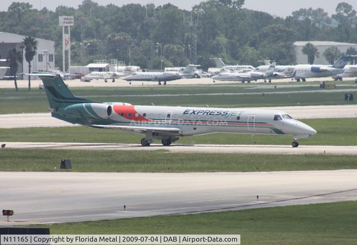 N11165, 2004 Embraer ERJ-145XR (EMB-145XR) C/N 14500819, Express Jet E145XR