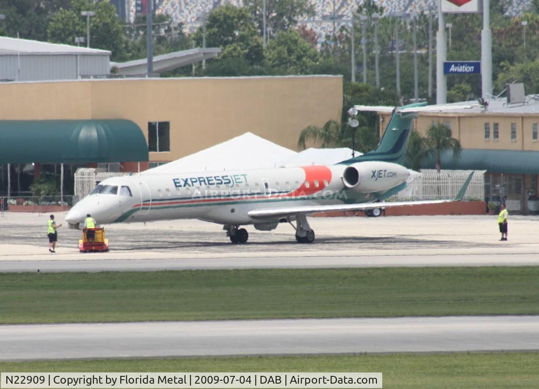 N22909, 2001 Embraer ERJ-145LR (EMB-145LR) C/N 145459, Express Jet E145LR