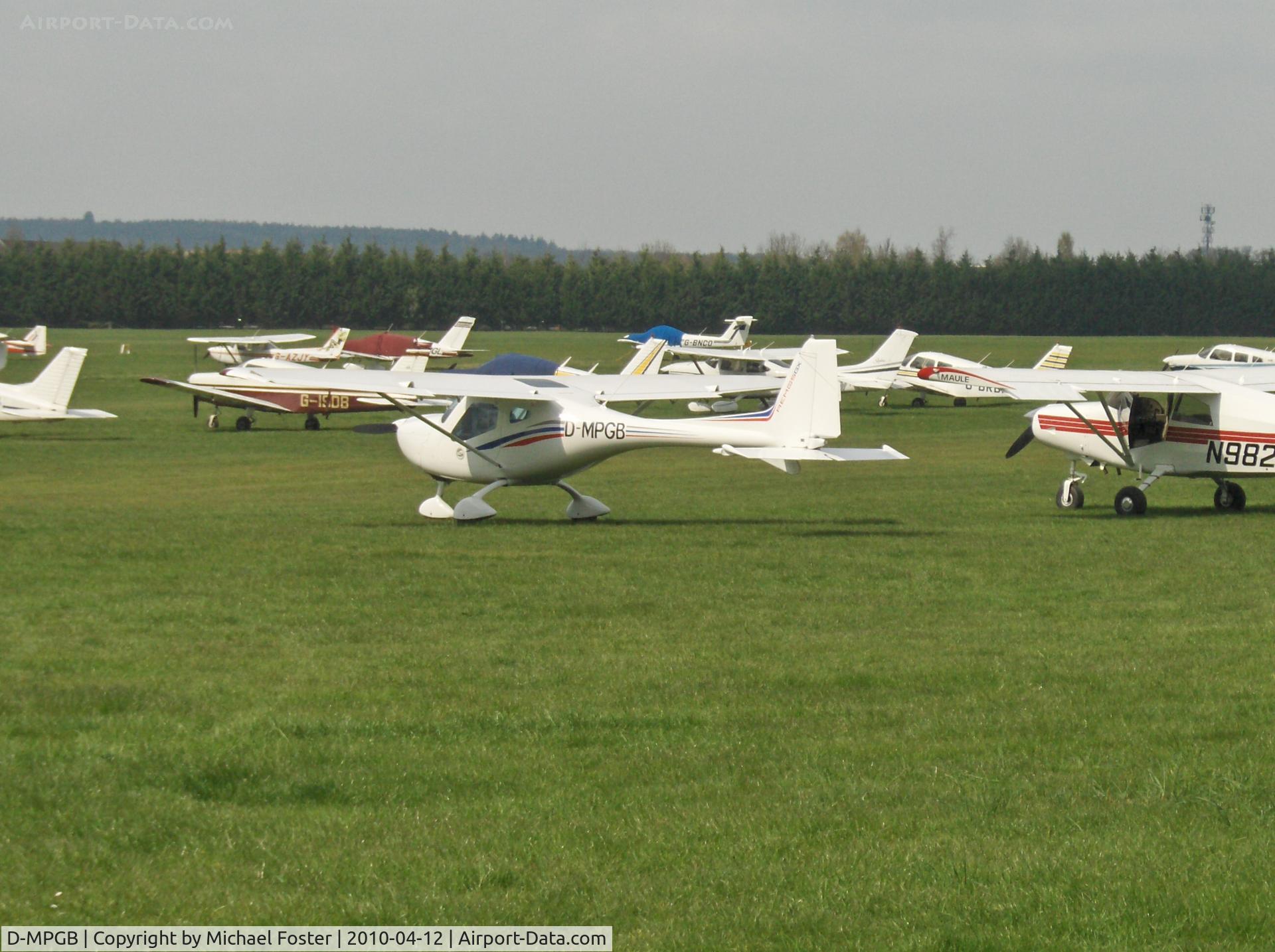 D-MPGB, 2008 Remos GX C/N 281, Turned up at White Waltham...