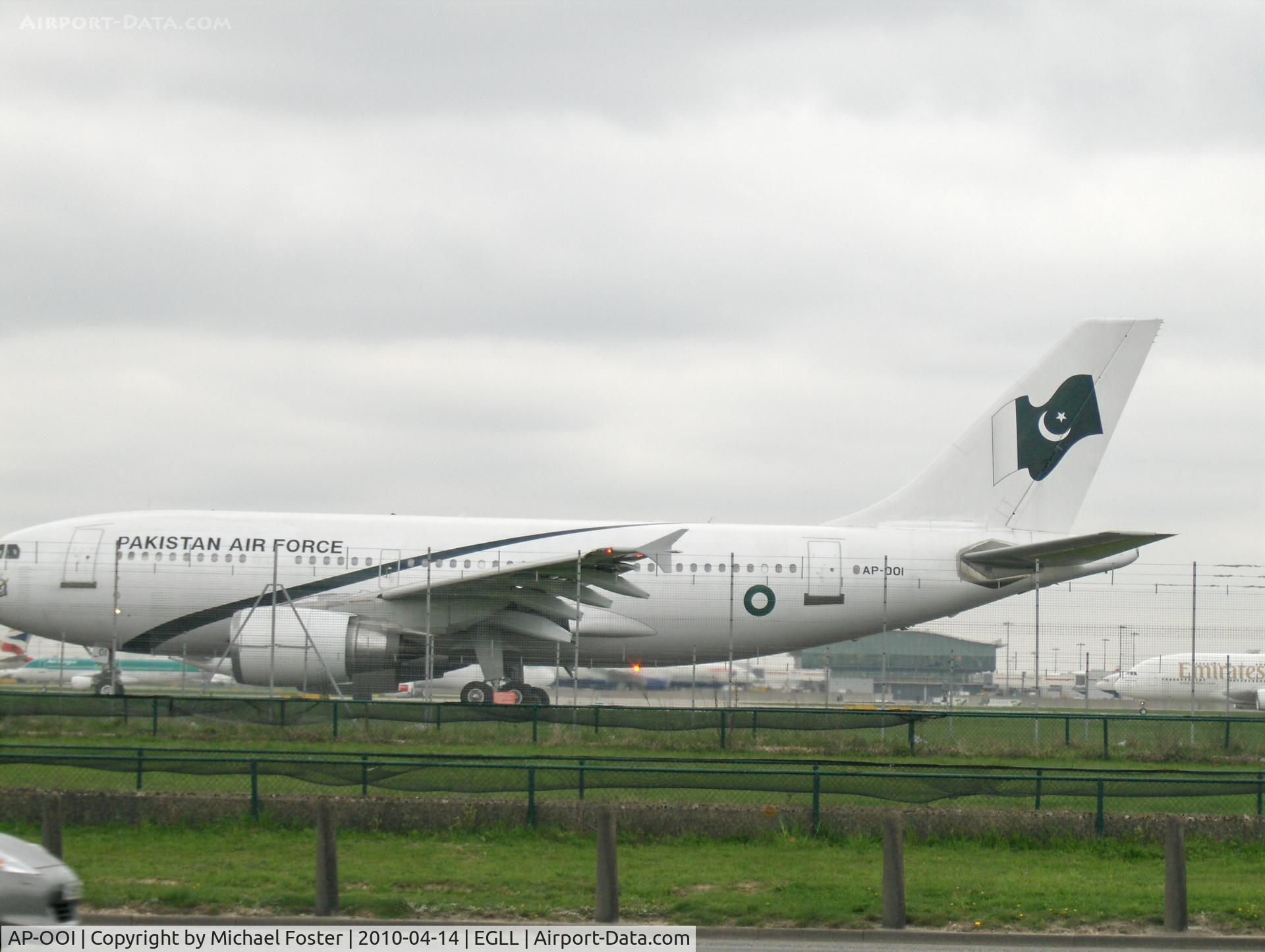 AP-OOI, 1989 Airbus A310-304 C/N 473, AT HEATHROW