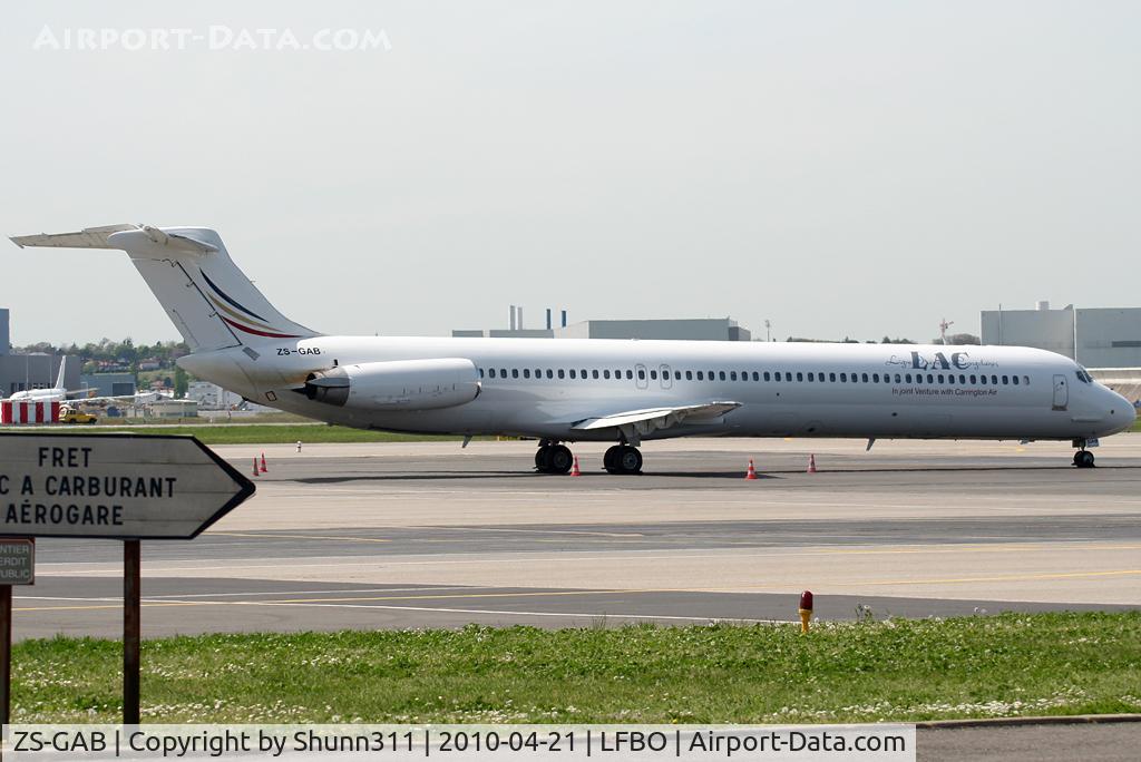 ZS-GAB, 1983 McDonnell Douglas MD-82 (DC-9-82) C/N 49165, Parked at the old terminal...