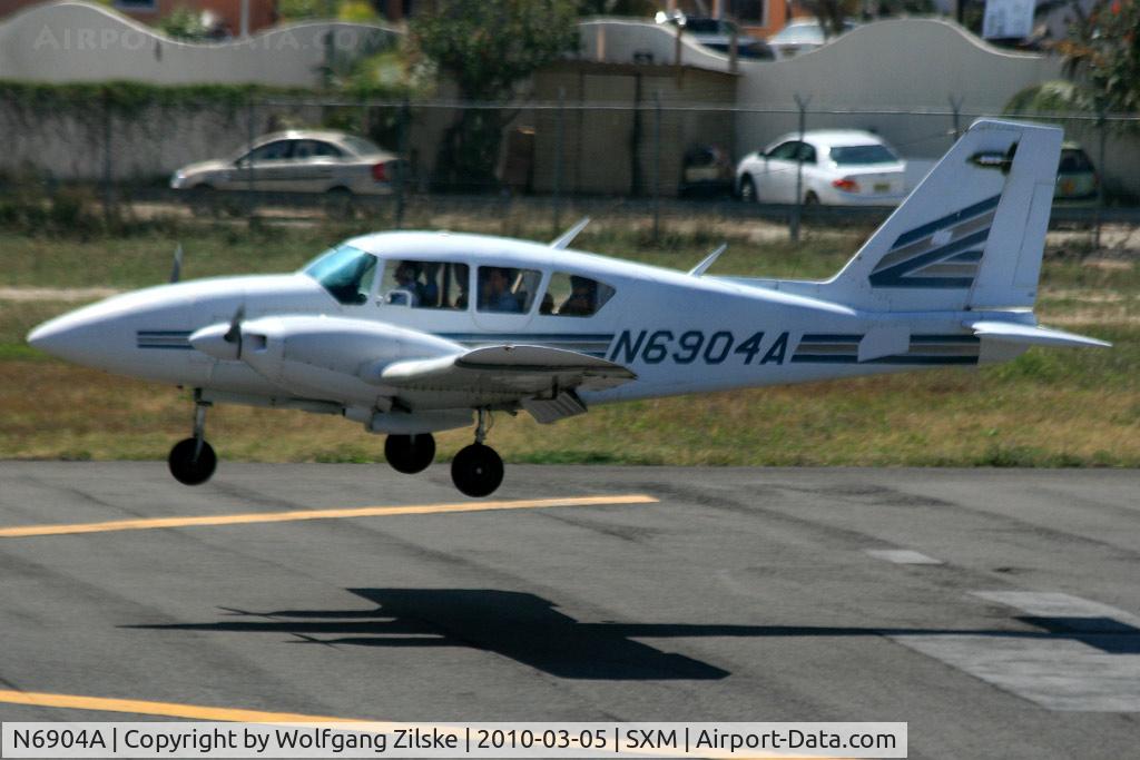 N6904A, 1979 Piper PA-23-250 C/N 27-7954076, visitor