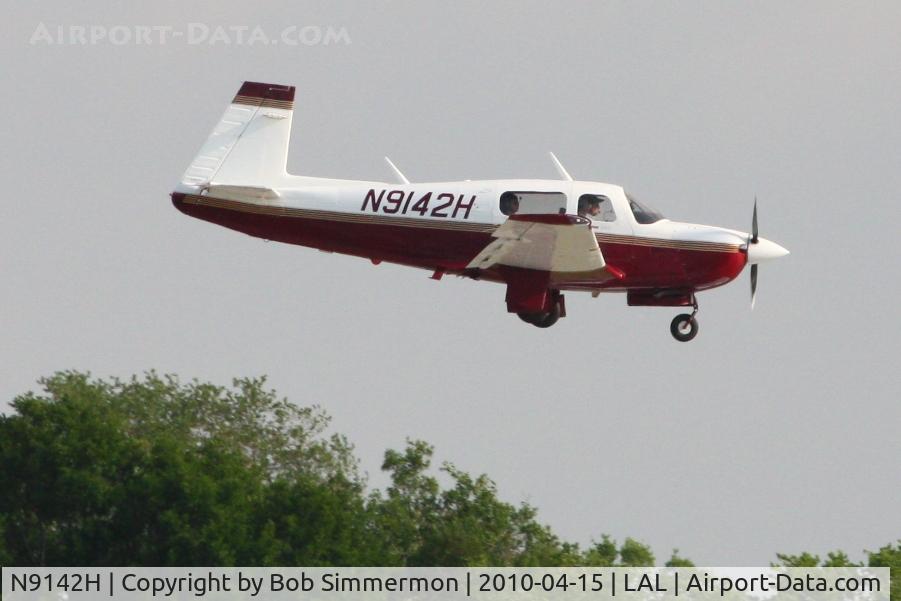 N9142H, 1996 Mooney M20J 201 C/N 24-3381, Arriving at Lakeland, FL during Sun N Fun 2010.