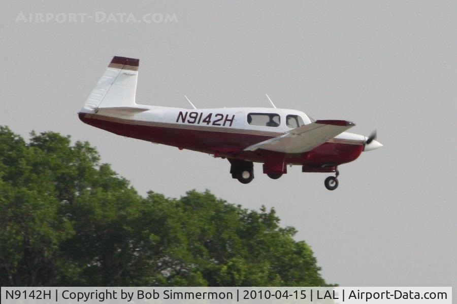 N9142H, 1996 Mooney M20J 201 C/N 24-3381, Arriving at Lakeland, FL during Sun N Fun 2010.