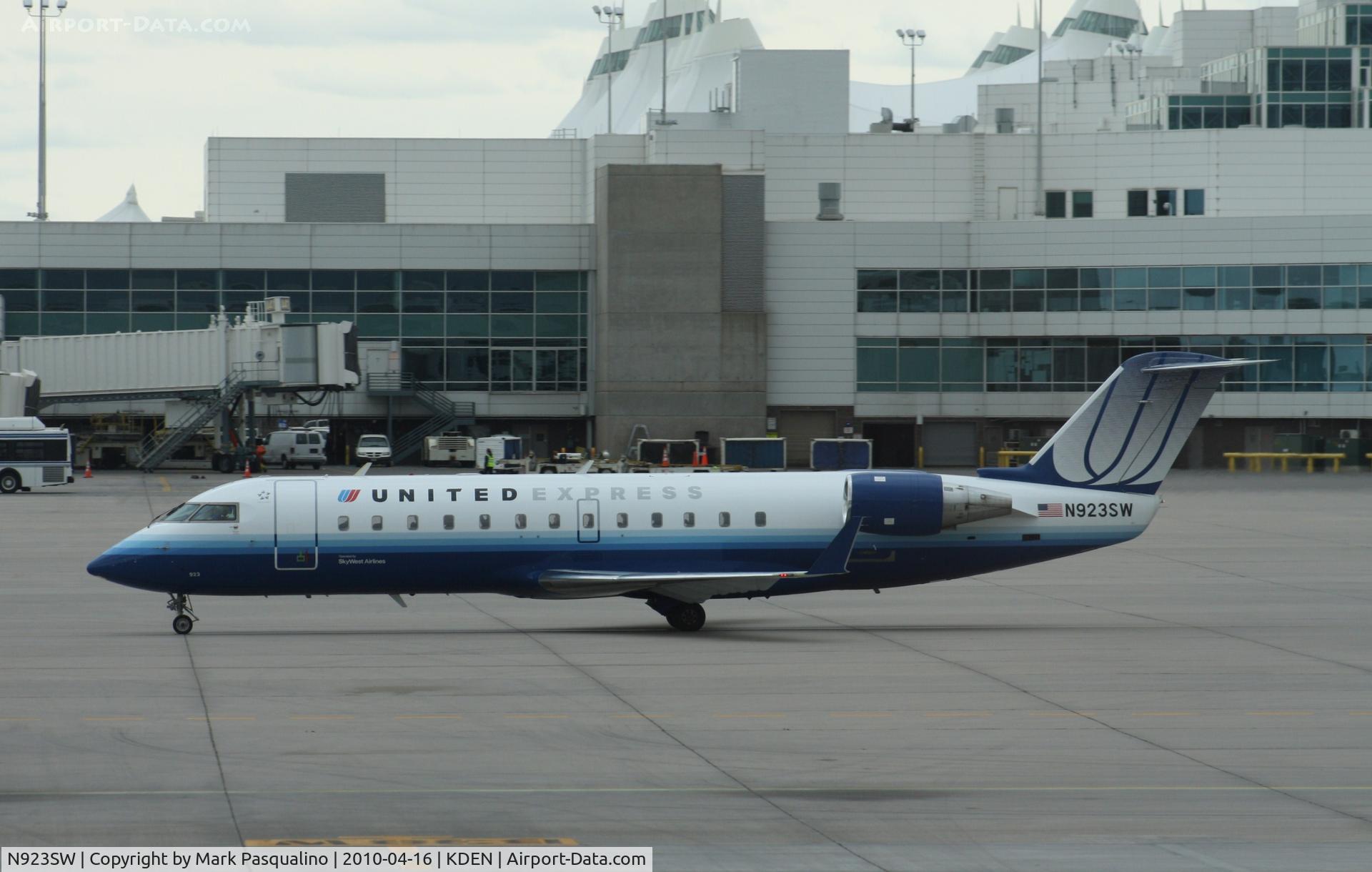 N923SW, 2002 Bombardier CRJ-200LR (CL-600-2B19) C/N 7664, CL-600-2B19