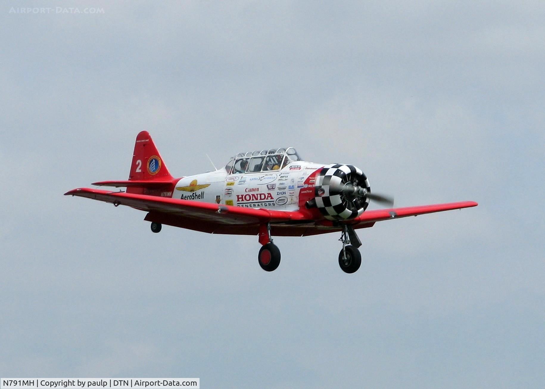 N791MH, 1951 North American T-6G Texan C/N 182-478, Landing at Downtown Shreveport.