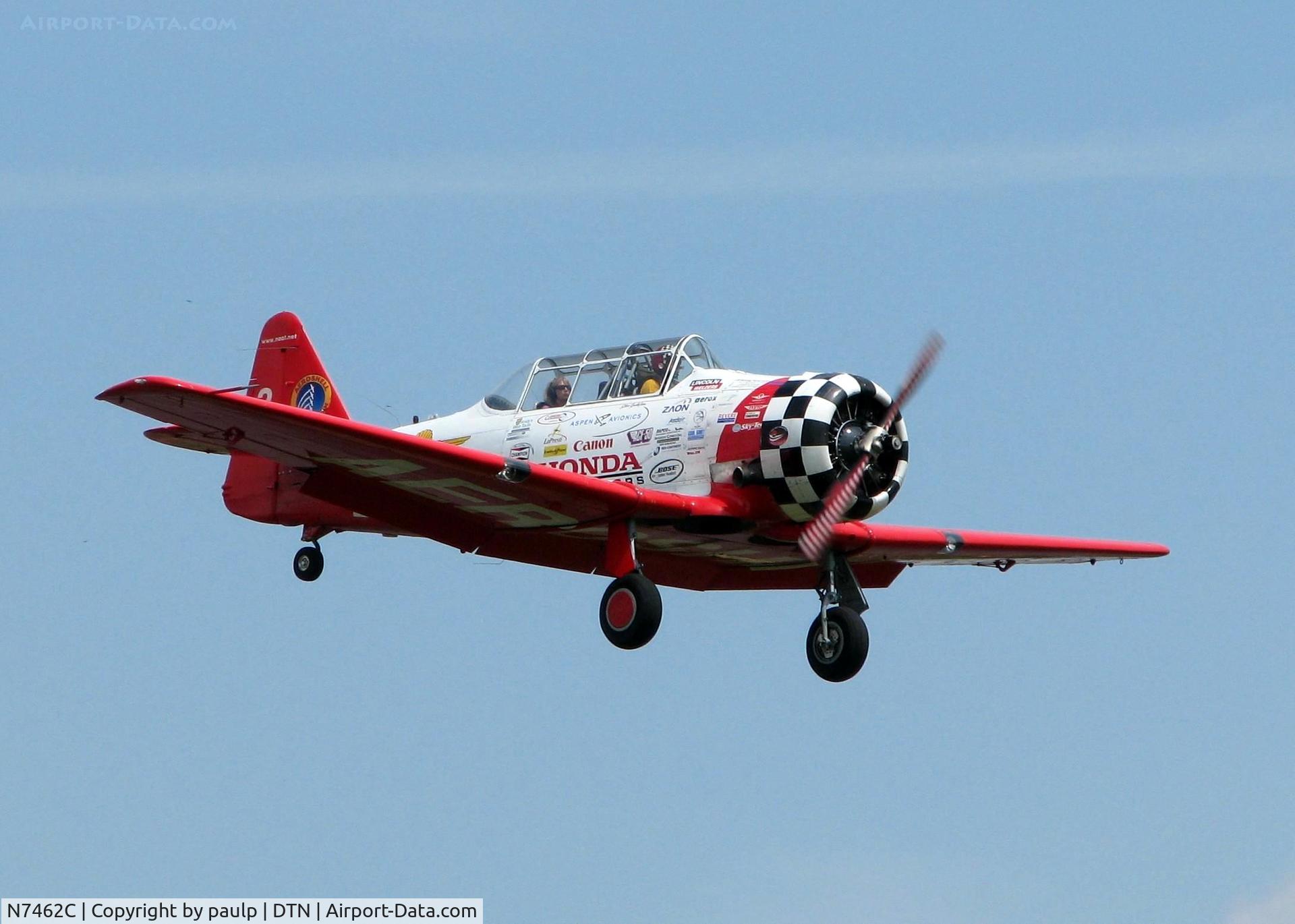 N7462C, North American AT-6B Texan C/N 121-43211, Landing at Downtown Shreveport.