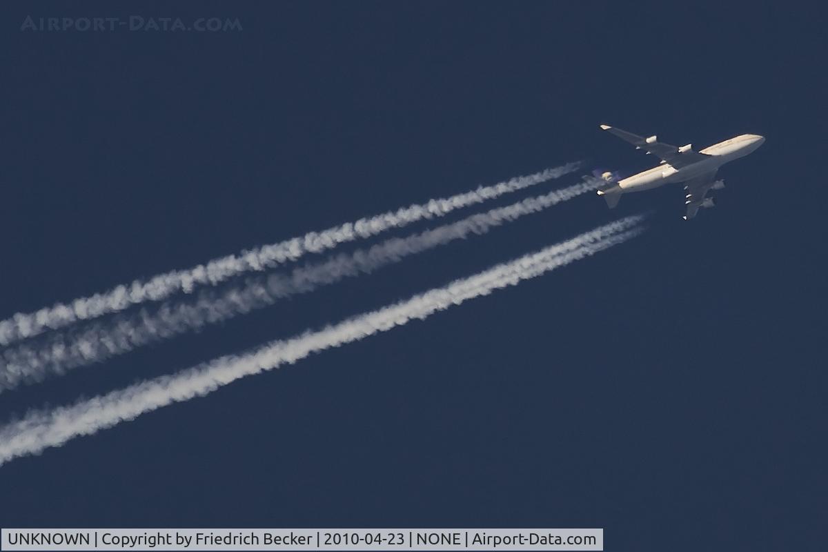 UNKNOWN, Contrails Various C/N Unknown, cruising high