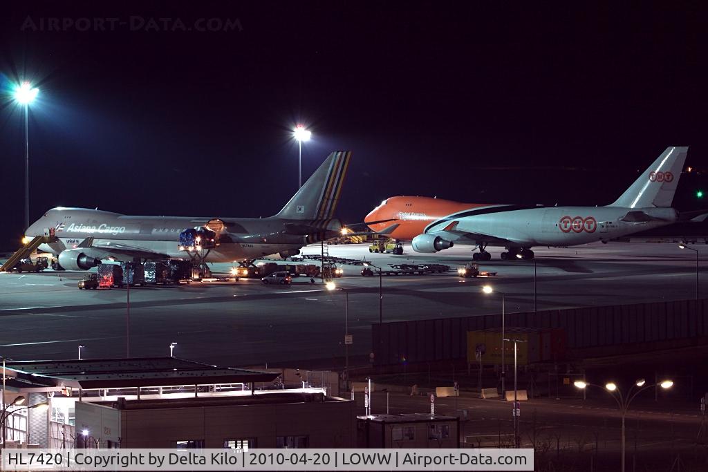 HL7420, 1995 Boeing 747-48EF (SCD) C/N 25783, Asiana Airlines