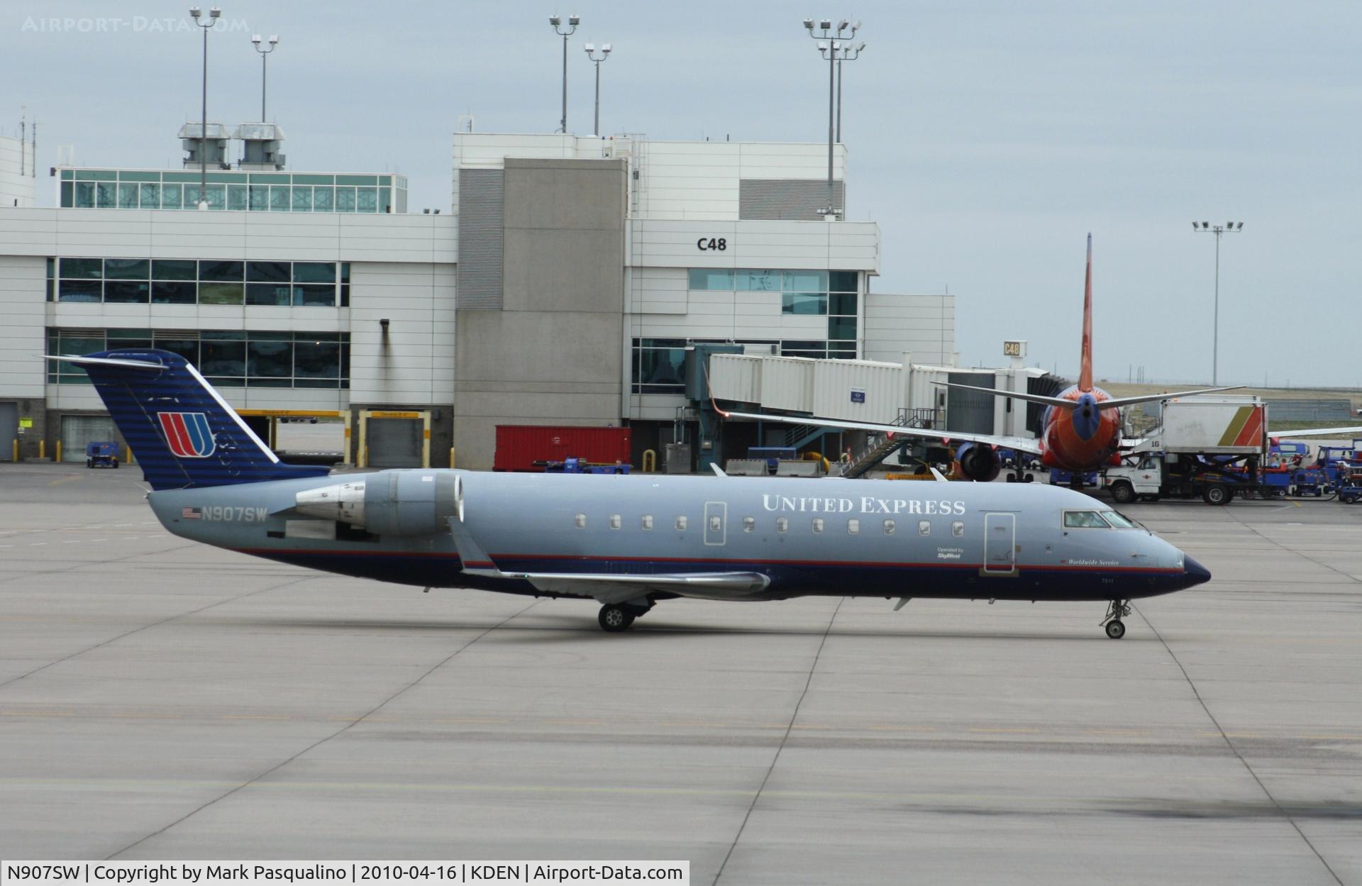 N907SW, 2001 Bombardier CRJ-200LR (CL-600-2B19) C/N 7511, CL-600-2B19