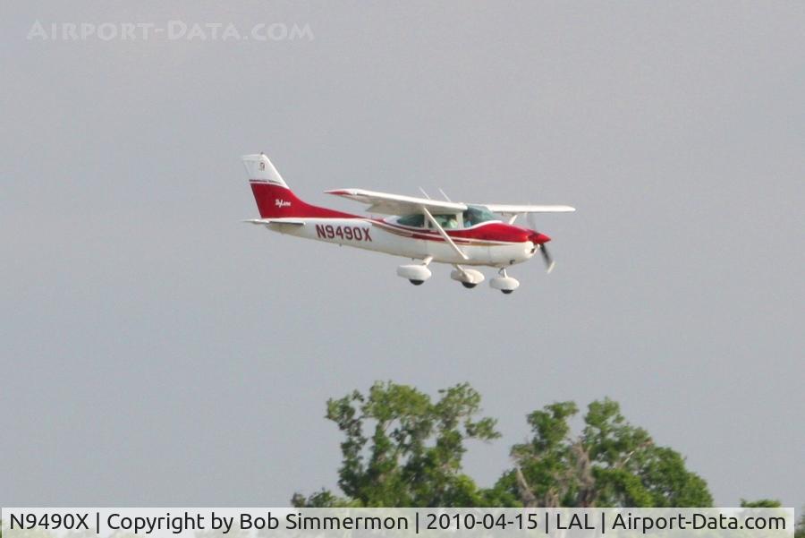 N9490X, 1985 Cessna 182R Skylane C/N 18268538, Arriving at Lakeland, FL during Sun N Fun 2010.