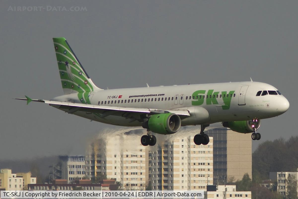 TC-SKJ, 1990 Airbus A320-211 C/N 138, Sky A320 on final RW09