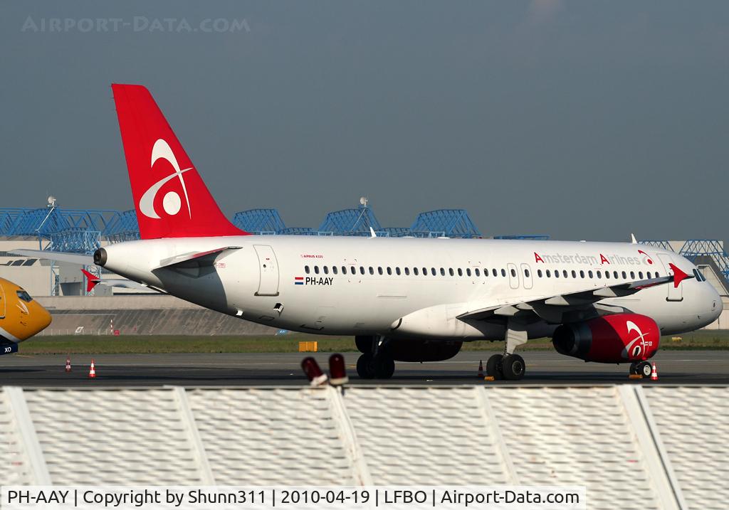 PH-AAY, 1995 Airbus A320-232 C/N 527, Parked at the old terminal...