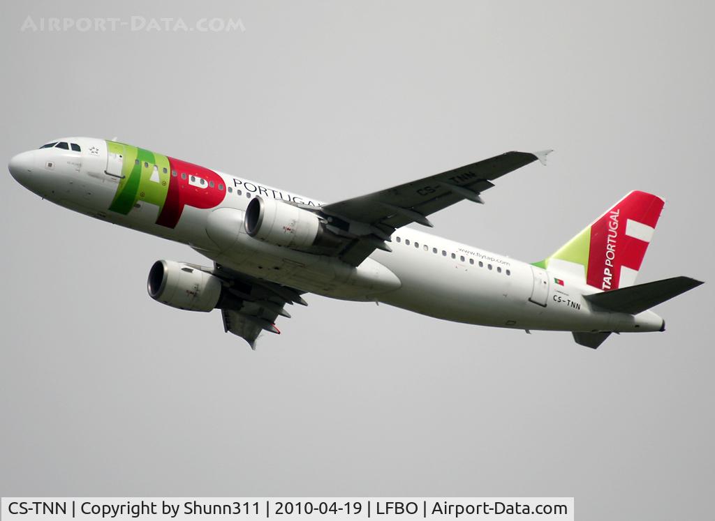 CS-TNN, 2002 Airbus A320-214 C/N 1816, Taking off from rwy 32R