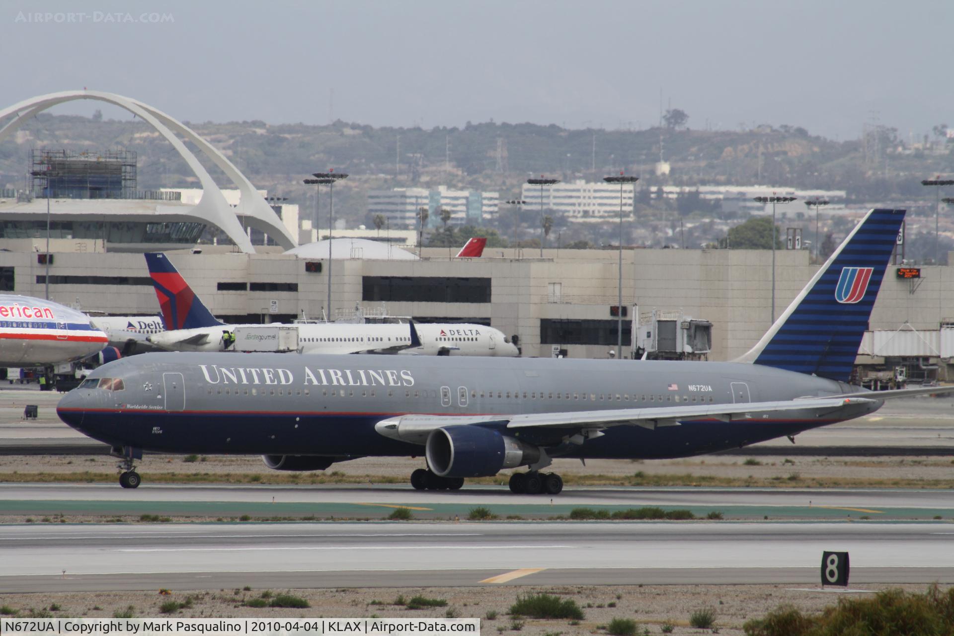 N672UA, 1999 Boeing 767-322 C/N 30027, Boeing 767-300