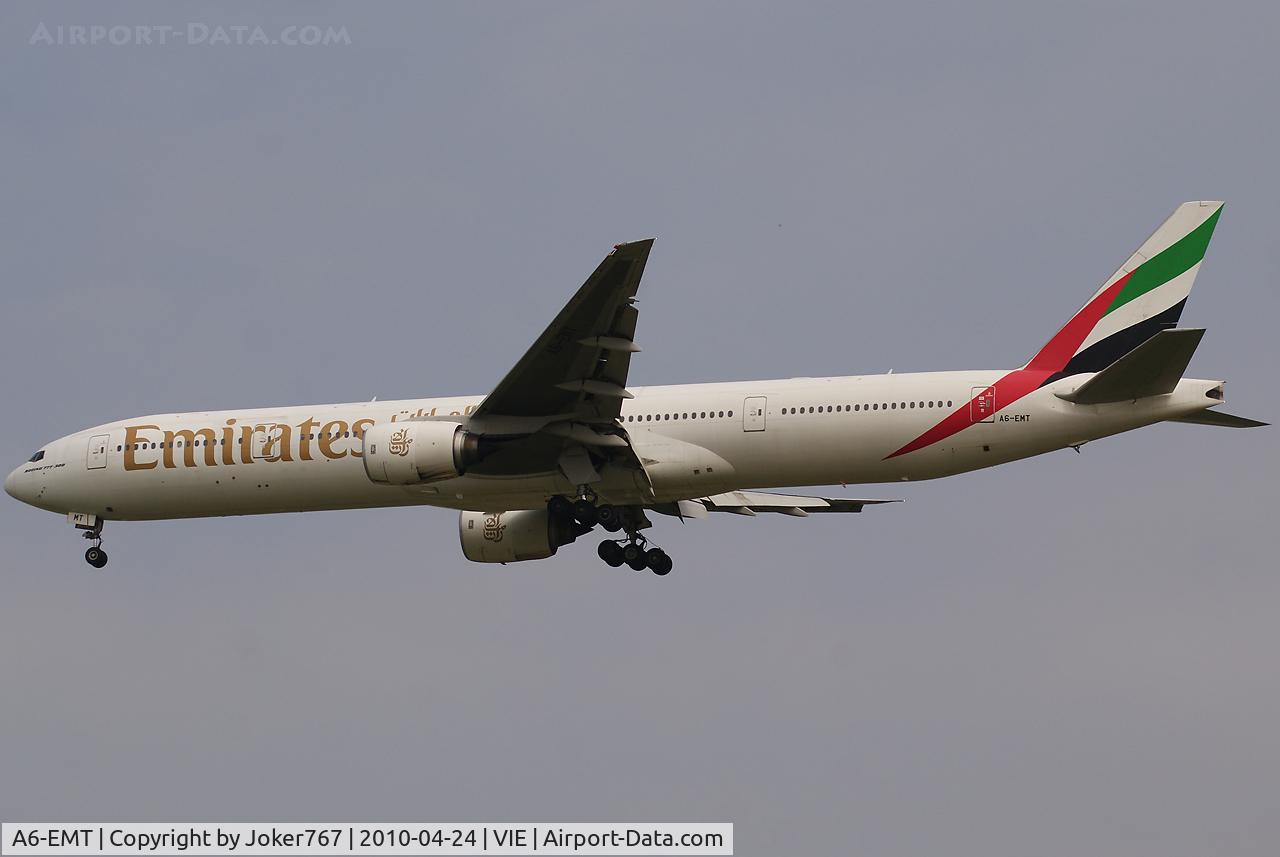 A6-EMT, 2002 Boeing 777-31H C/N 32699, Emirates Boeing 777-31H