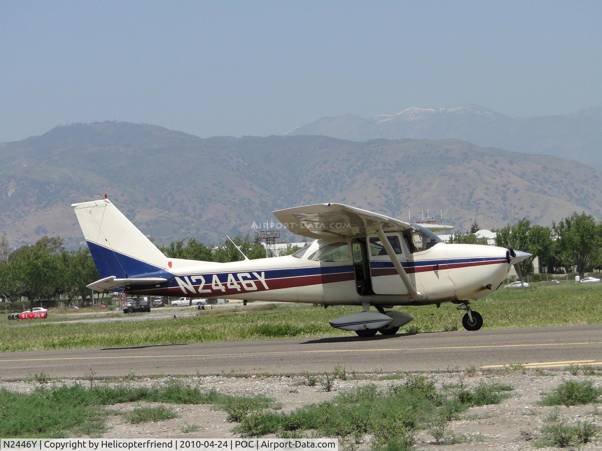 N2446Y, 1962 Cessna 172D C/N 17249746, Door open while taxiing to runway 26L