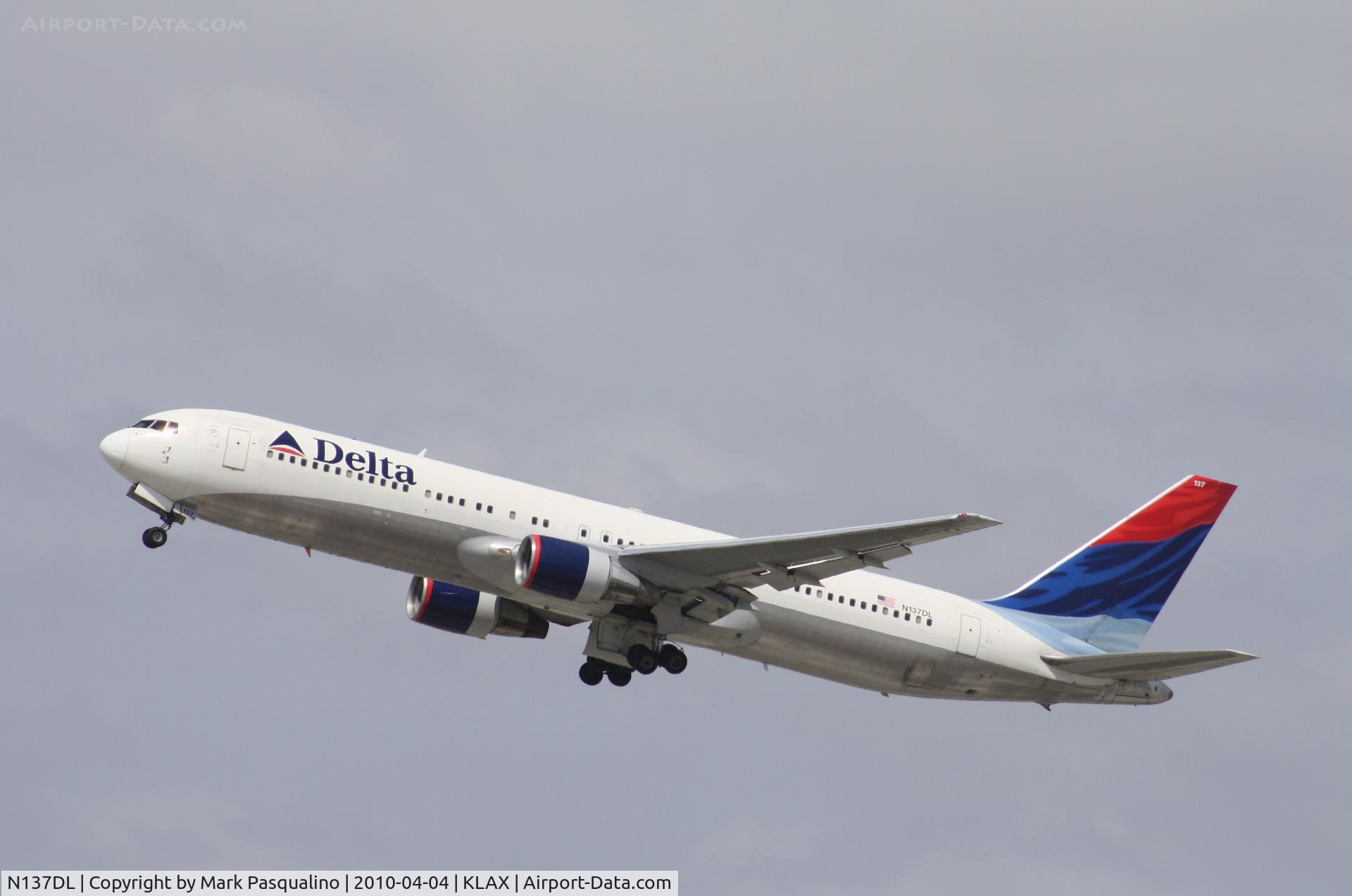 N137DL, 1991 Boeing 767-332 C/N 25306, Boeing 767-300