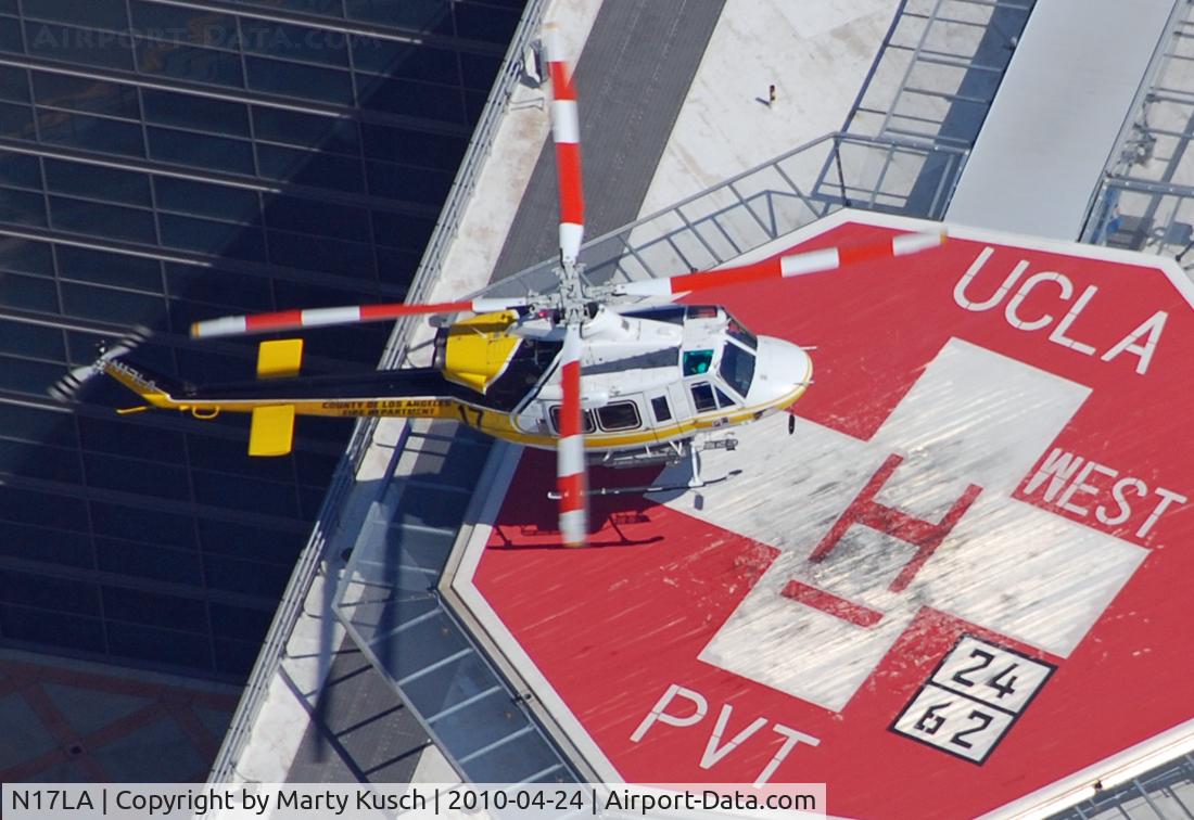 N17LA, 1992 Bell 412 C/N 36044, Landing at UCLA Medical Center