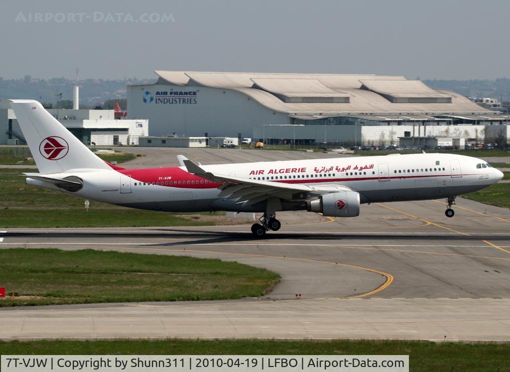 7T-VJW, 2005 Airbus A330-202 C/N 647, Landing rwy 14R