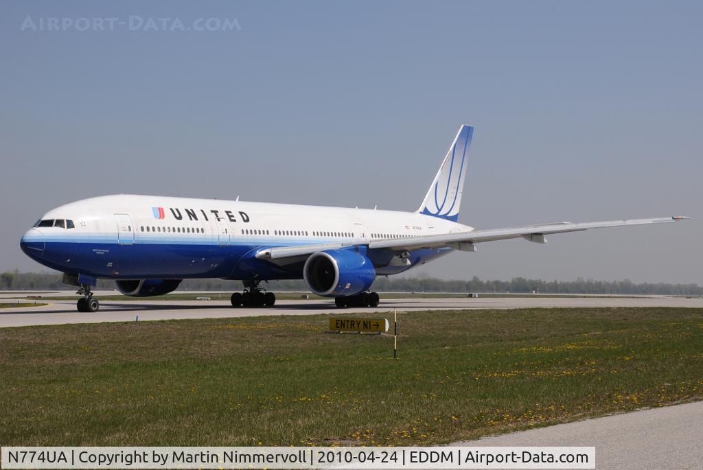 N774UA, 1996 Boeing 777-222 C/N 26936, United Airlines