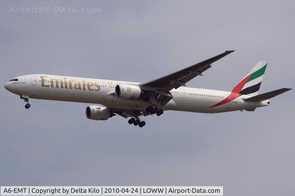 A6-EMT, 2002 Boeing 777-31H C/N 32699, EMIRATES
