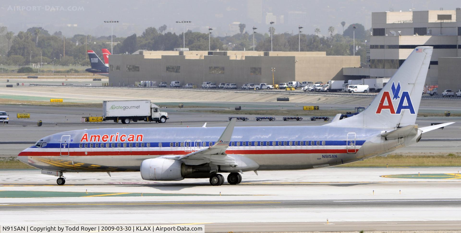 N915AN, 1999 Boeing 737-823 C/N 29516, Taxi at LAX