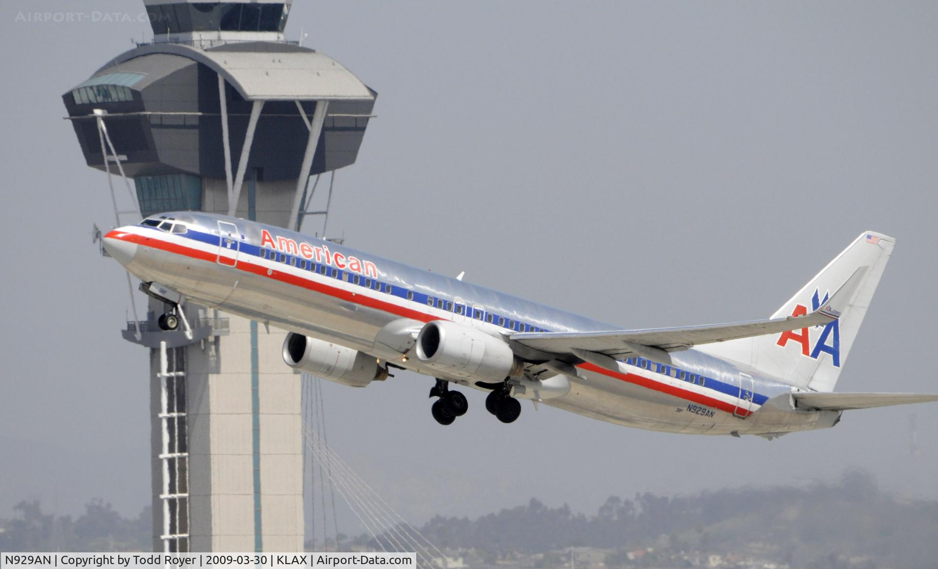 N929AN, 2000 Boeing 737-823 C/N 30078, Departing LAX