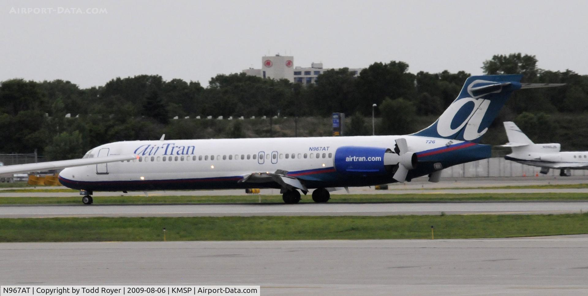 N967AT, 2001 Boeing 717-200 C/N 55028, Arriving MSP