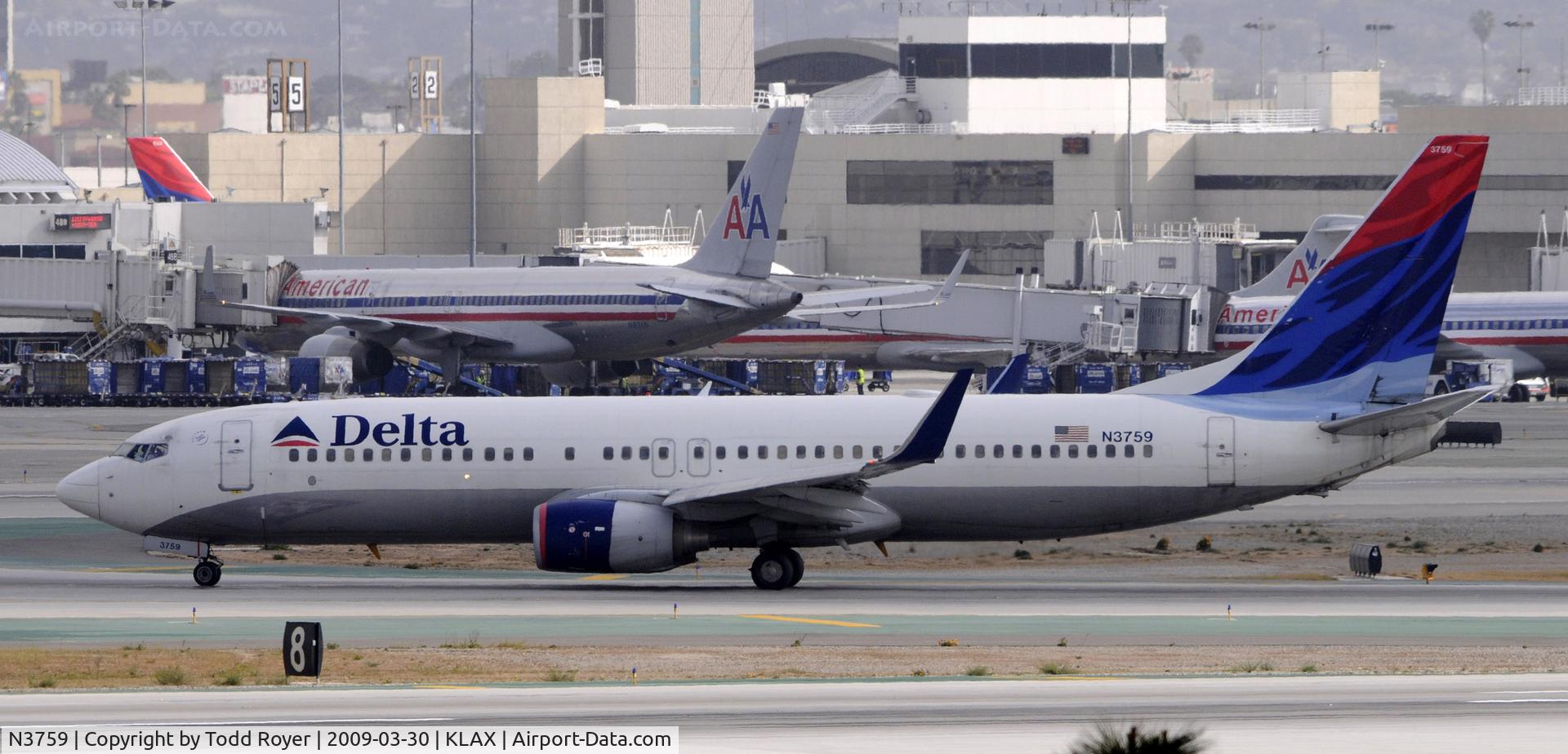 N3759, 2001 Boeing 737-832 C/N 30815, Taxi at LAX