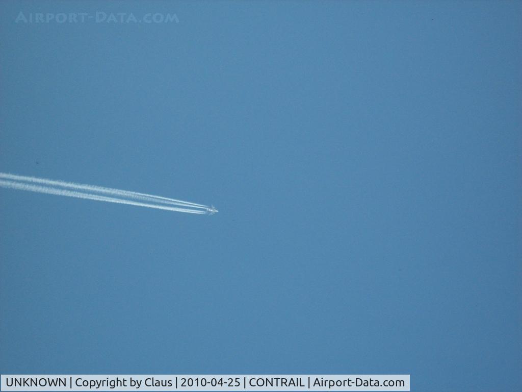 UNKNOWN, Contrails Various C/N Unknown, In Flight
