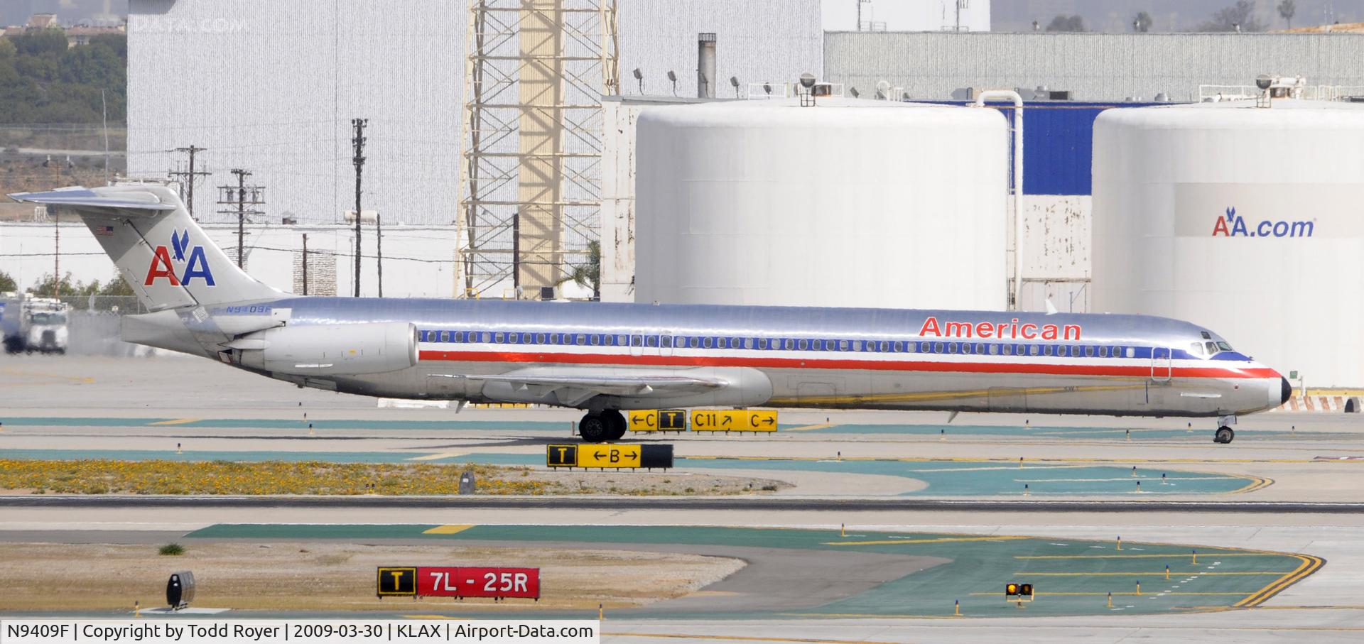 N9409F, 1992 McDonnell Douglas MD-83 (DC-9-83) C/N 53121, Taxi at LAX