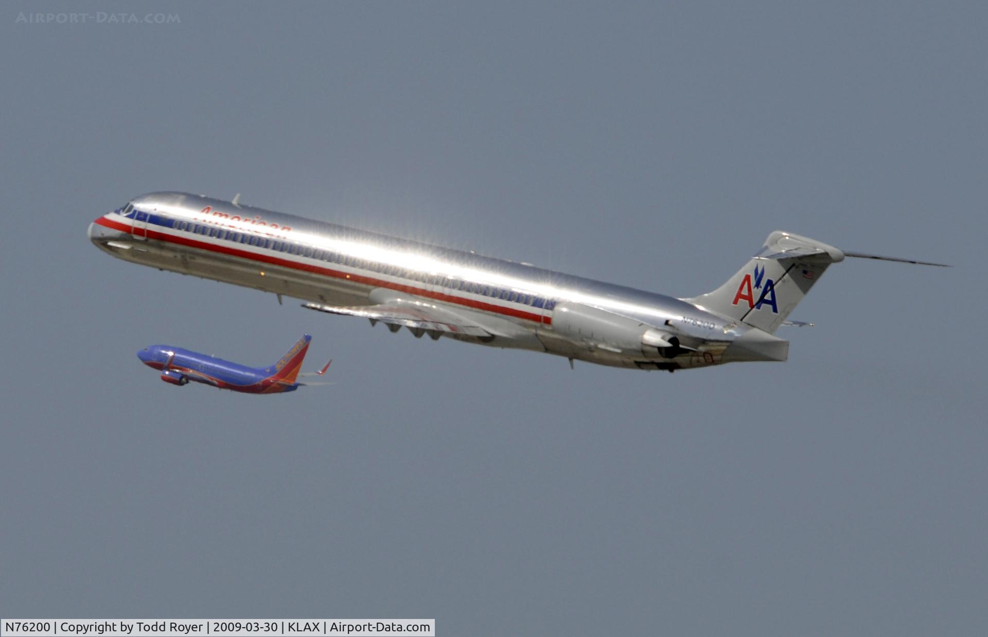 N76200, 1992 McDonnell Douglas MD-83 (DC-9-83) C/N 53290, Departing LAX