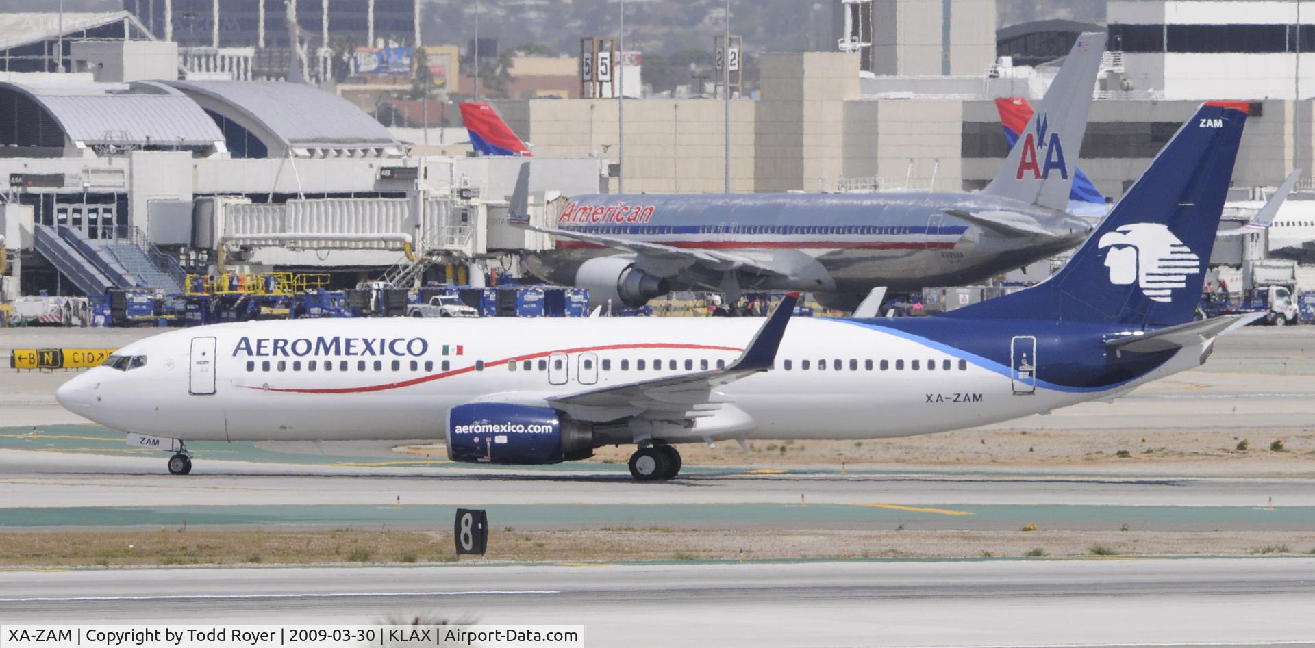 XA-ZAM, 2007 Boeing 737-852 C/N 35120, Taxi at LAX