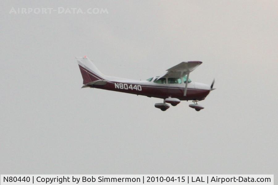 N80440, 1976 Cessna 172M C/N 17266587, Arriving at Lakeland, FL during Sun N Fun 2010.