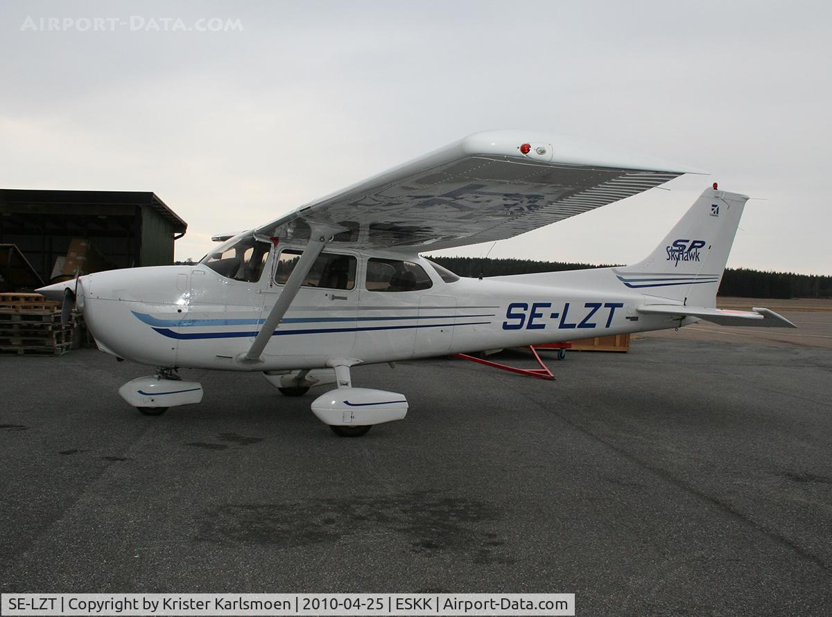 SE-LZT, 2003 Cessna 172S SP C/N 172S9298, Awaiting service